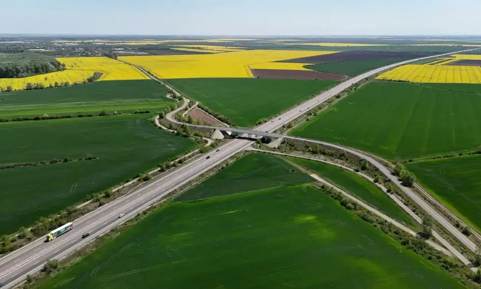 In Romania, nearly 800 kilometers of motorway and express road construction is currently underway.