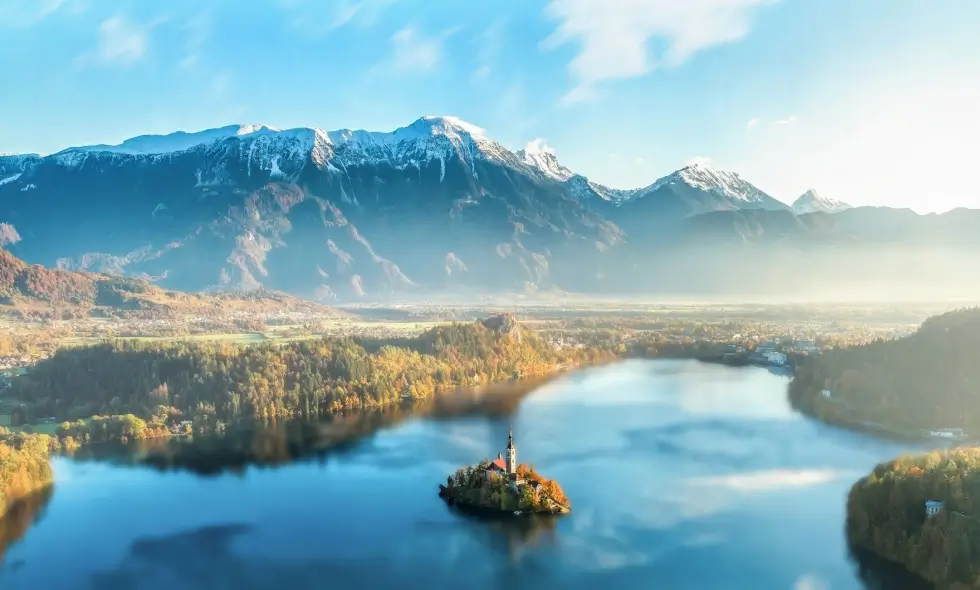 Slovenya'da araba ile en güzel turistik yerlere seyahatler