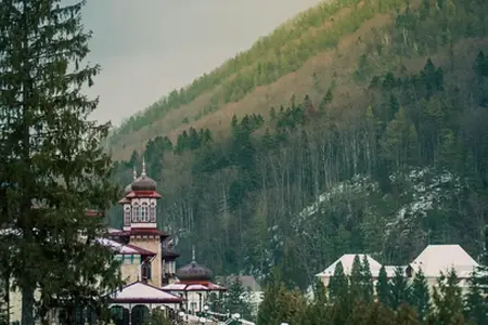 Romanya’da otoyolda seyahat: büyüleyici destinasyonlar